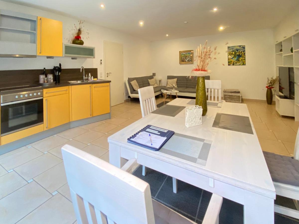 2 Zimmer Apartment, 70 Qm, Max 4 Pers, Private Terasse, 2 Parkplaetze, Internet 250 Mbit Gaertringen Bagian luar foto
