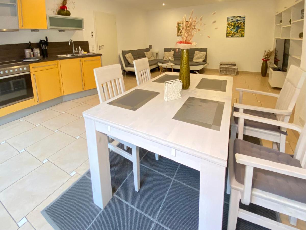 2 Zimmer Apartment, 70 Qm, Max 4 Pers, Private Terasse, 2 Parkplaetze, Internet 250 Mbit Gaertringen Bagian luar foto