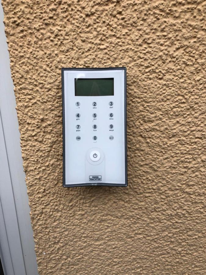 2 Zimmer Apartment, 70 Qm, Max 4 Pers, Private Terasse, 2 Parkplaetze, Internet 250 Mbit Gaertringen Bagian luar foto