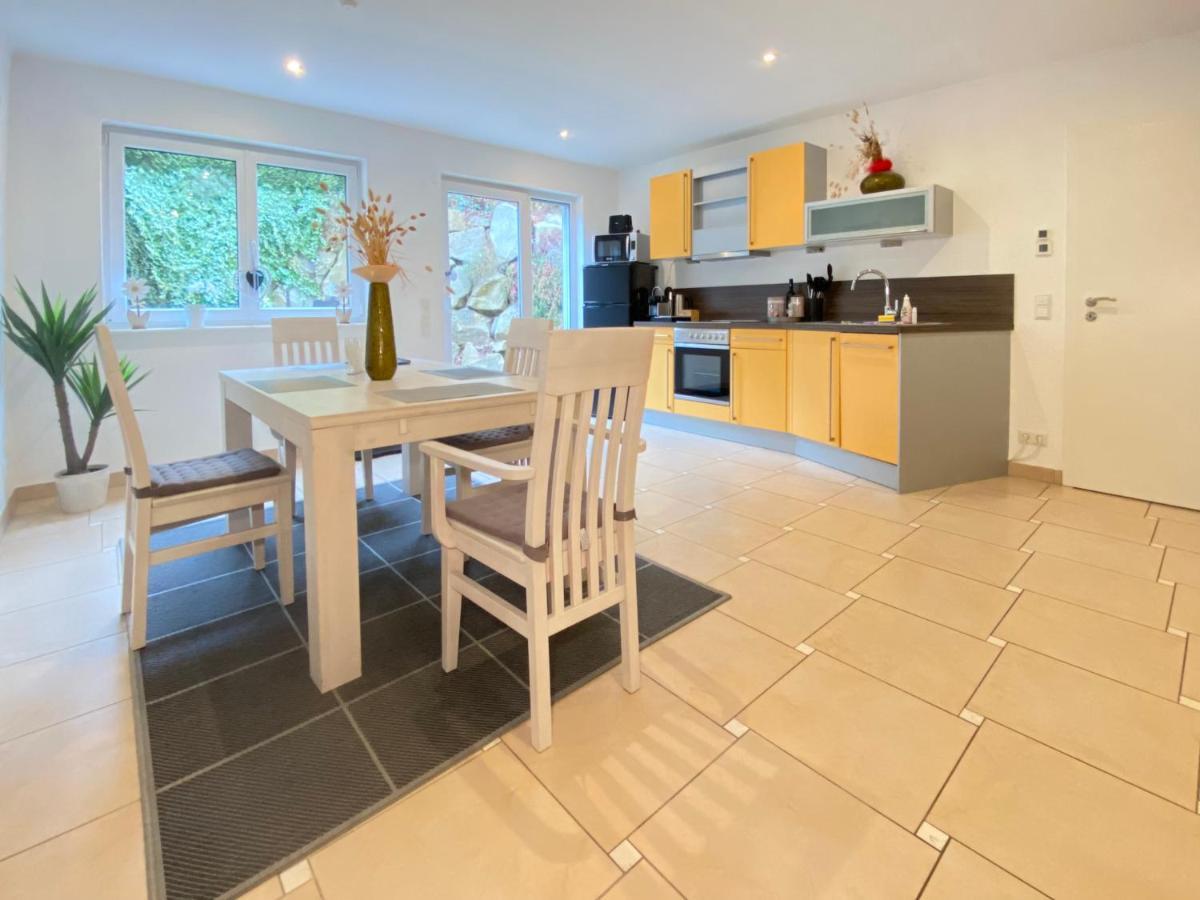 2 Zimmer Apartment, 70 Qm, Max 4 Pers, Private Terasse, 2 Parkplaetze, Internet 250 Mbit Gaertringen Bagian luar foto