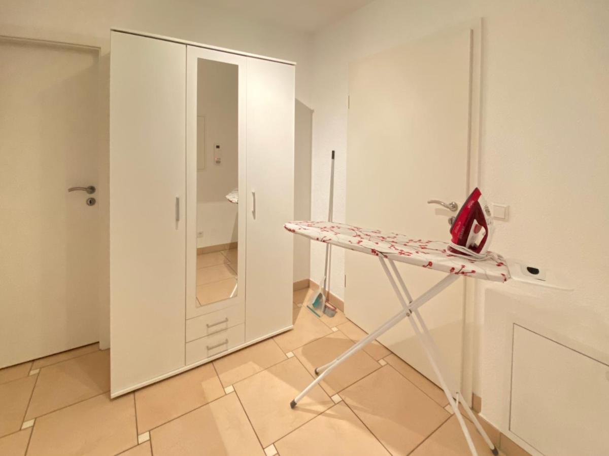 2 Zimmer Apartment, 70 Qm, Max 4 Pers, Private Terasse, 2 Parkplaetze, Internet 250 Mbit Gaertringen Bagian luar foto